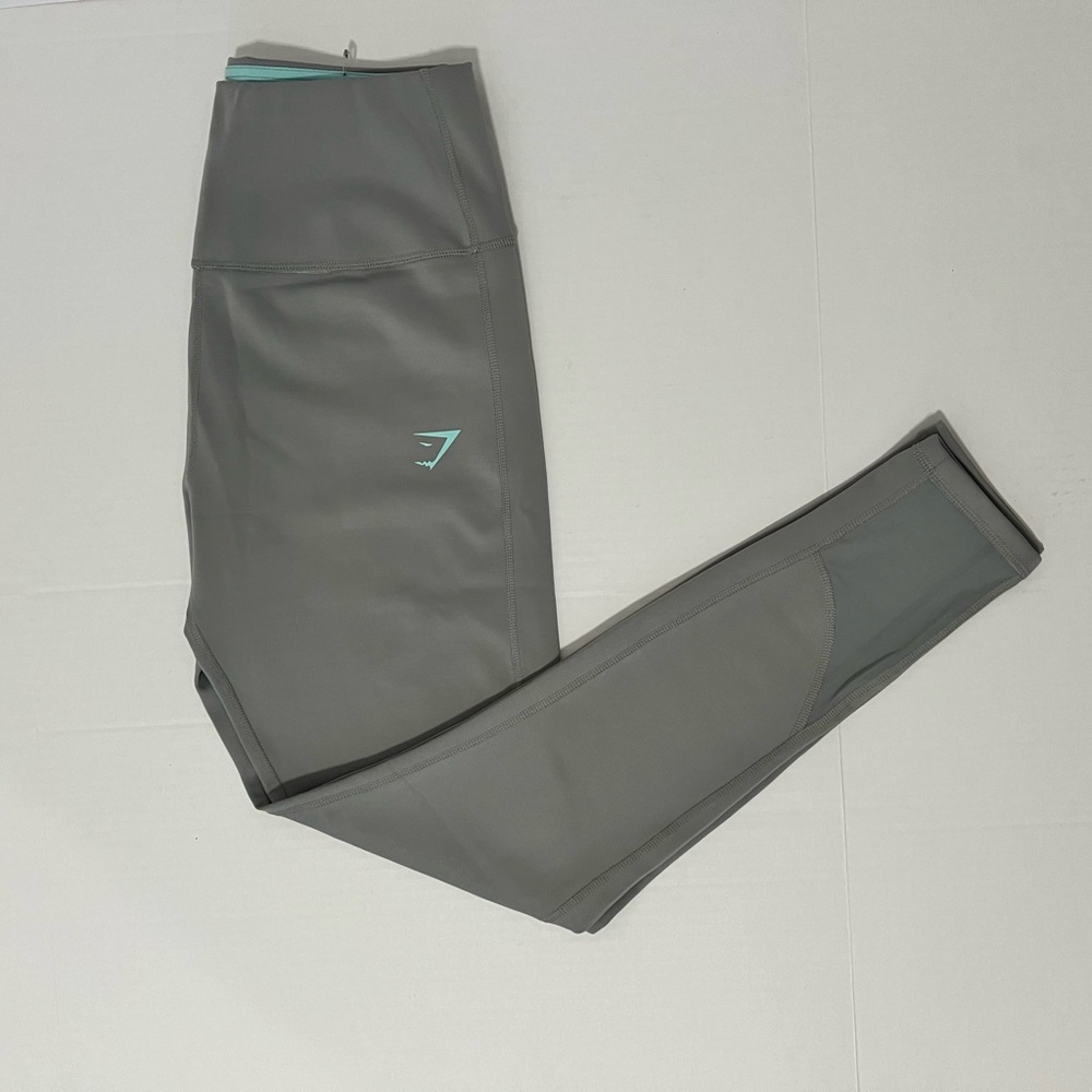 Gymshark Reversible Set - Picture 9 of 9
